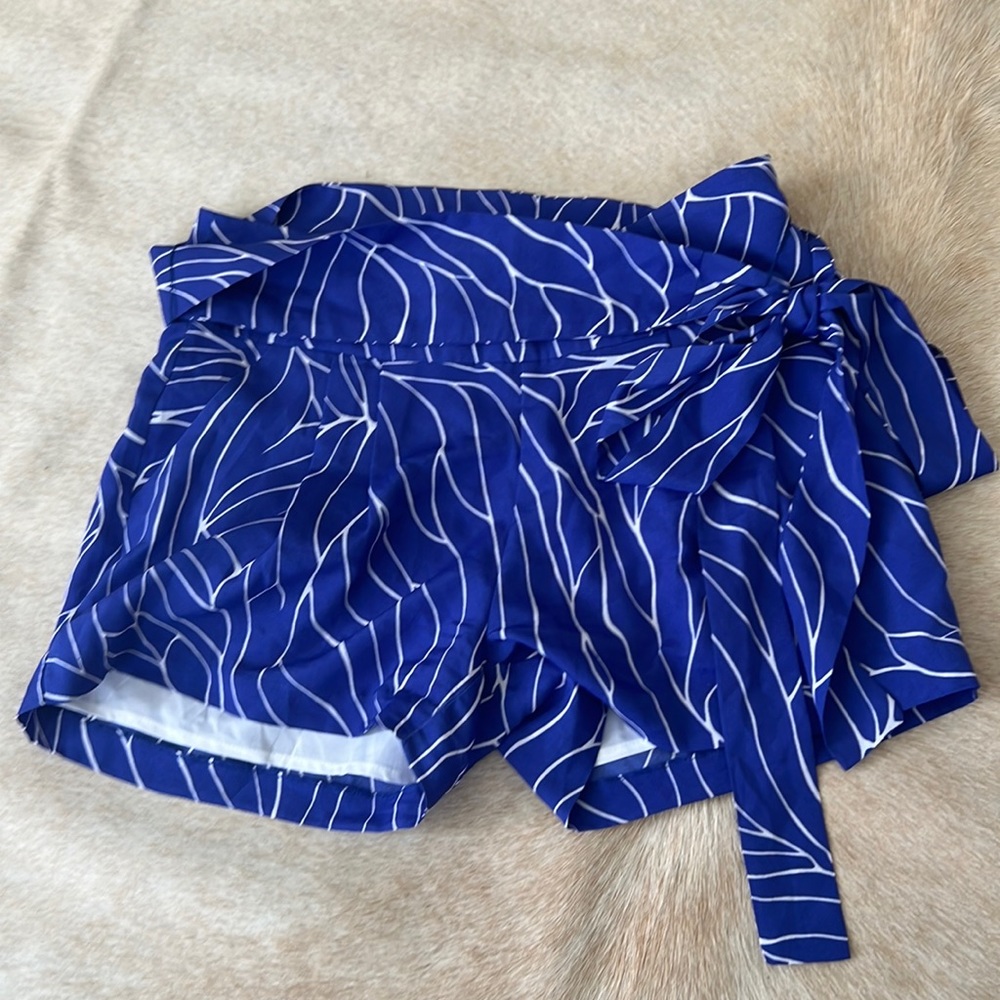 Susana Monaco sash tie shorts - size 6